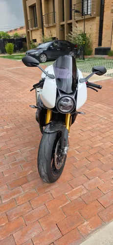 Triumph speed triple 1200 rr
