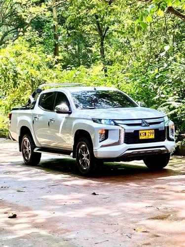 Hermosa Mitsubishi L200 sportero 2023 la full equipo