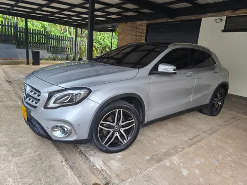 Mercedes Benz Gla 2001.6 Urban automático