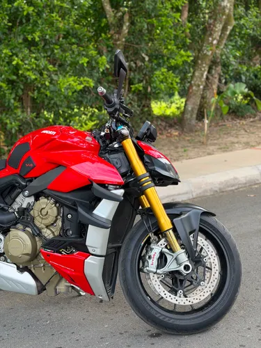 DUCATI STREETFIGHTER V4