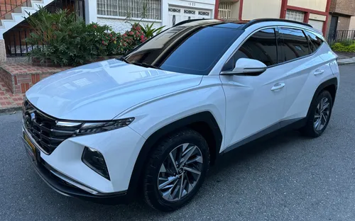 VENCAMBIO Hyundai Tucson Nx4 Premium 2023 Automática 2.0 Cuero Techo cristal Silla conductor electrónica 4x2