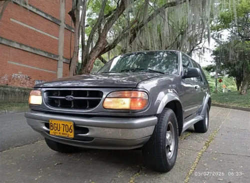 FORD EXPLORER XLT 96 EN ESTADO DE COLECCIÓN