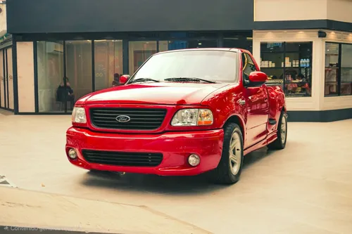 Ford f150 lightning svt