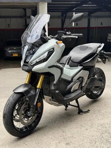 HONDA X-ADV 750 COMO NUEVA