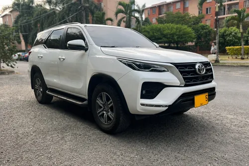 TOYOTA FORTUNER SR 2022 4X2 GASOLINA