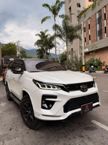 TOYOTA FORTUNER GR  MODELO 2023