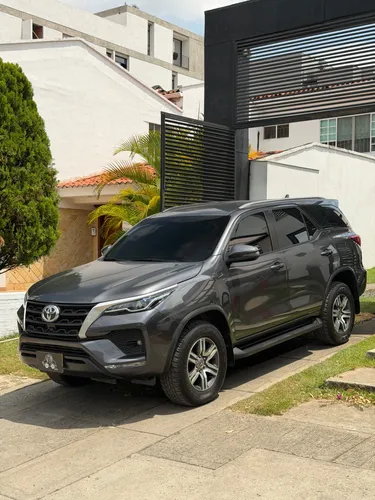 Toyota Fortuner SR 2024