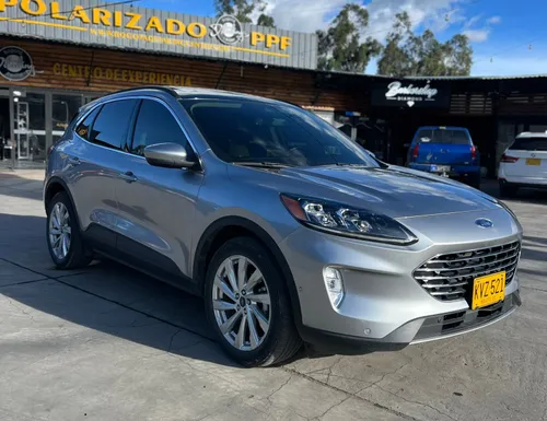 Ford Escape Titanium Hybrid 4WD 2021