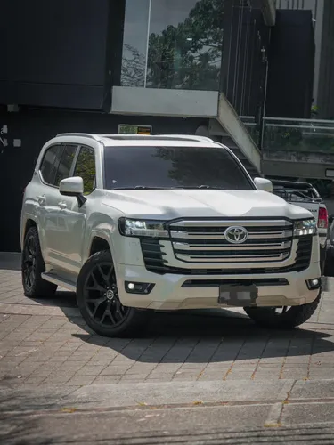 Toyota Sahara LC300 VX
