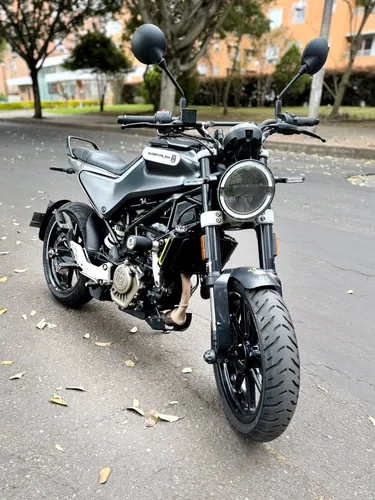 Husqvarna Svartpilen 200cc 2022