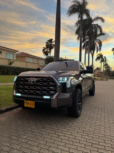 TOYOTA TUNDRA PLATINUM