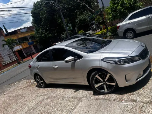 Kia Cerato Pro SX 2018  65.618 km  Excelente estado