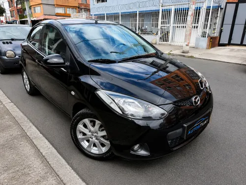 Mazda 2 - 2010- Excelente estado