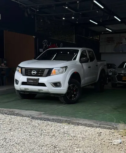 NISSAN NP300 FRONTIER 4X4