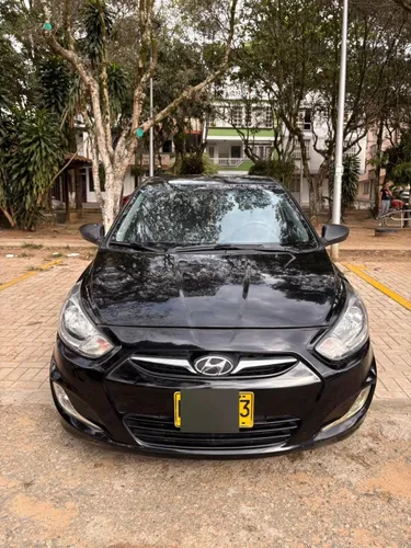 SE VENDE HYUNDAI I25 2012