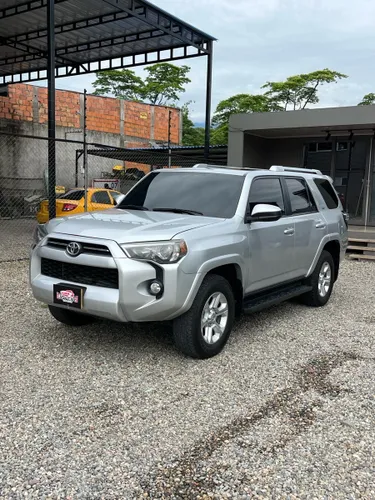 TOYOTA 4RUNNER SR5