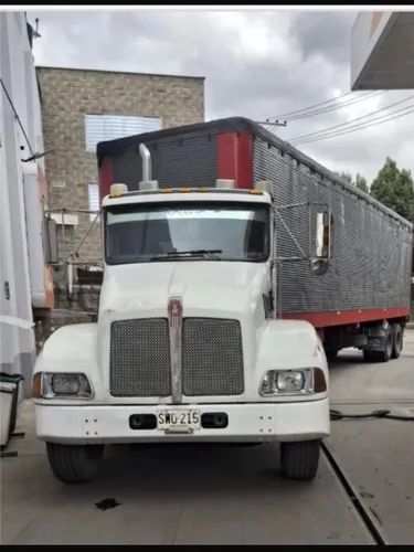 SE VENDE HERMOSA KENWORTH 300 mod. 2008 con trailer en exelentes condiciones papeles al día