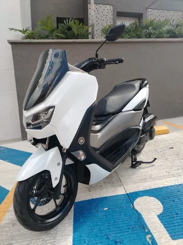 YAMAHA NMAX 155 CONNECT 2023  COMO NUEVA