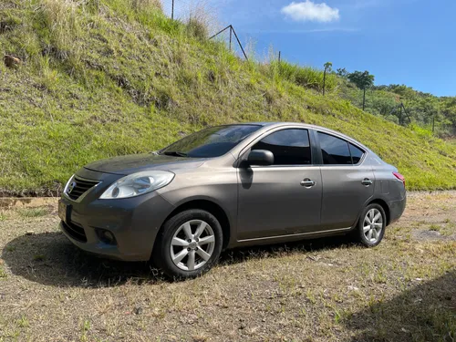 Nissan versa automático