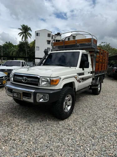 TOYOTA LCVDJ79 ESTACAS 2023