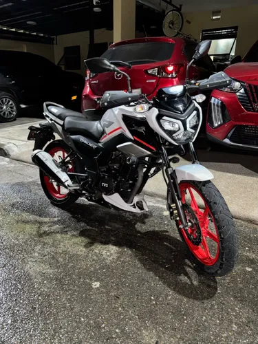 TVS raider 125 edición racing