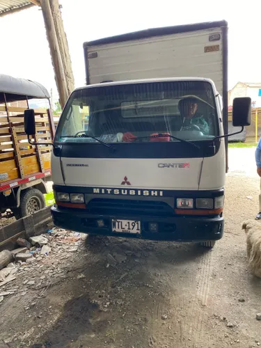 MITSUBISHI CANTER 2002  LISTO PARA TRABAJAR