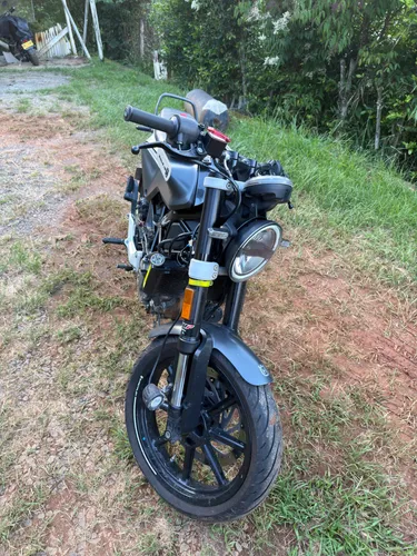 Husqvarna Svartpilen 200 2021