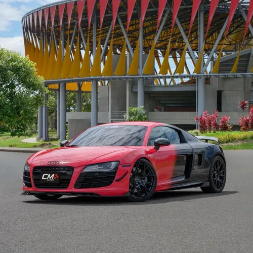 AUDI R8