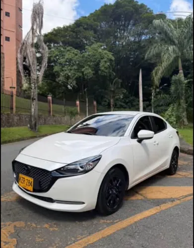 Mazda 2 grand TOURING sedan