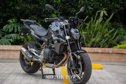 BMW F 900 R DYNAMIC 2024