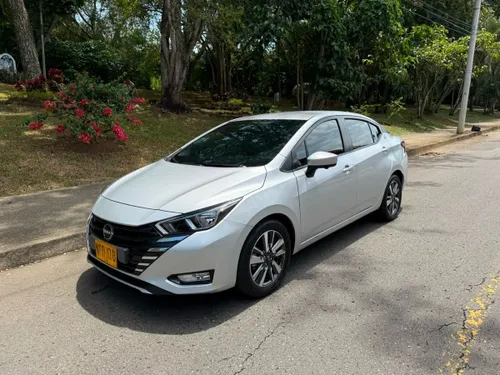 NISSAN VERSA ADVANCE MECÁNICO 2025