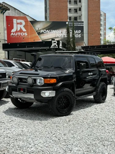 TOYOTA FJ CRUISER 2023