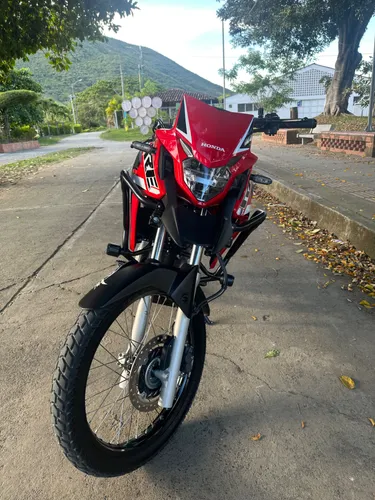 VENDO XRE 300 2023
