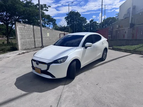 Mazda 2 Touring AT Sedan 2026