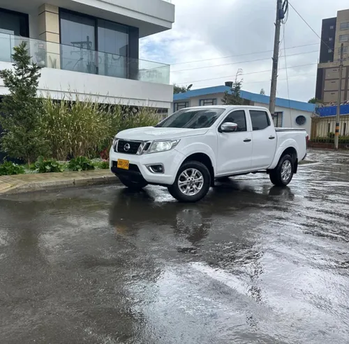Nissan Frontier np 300 se