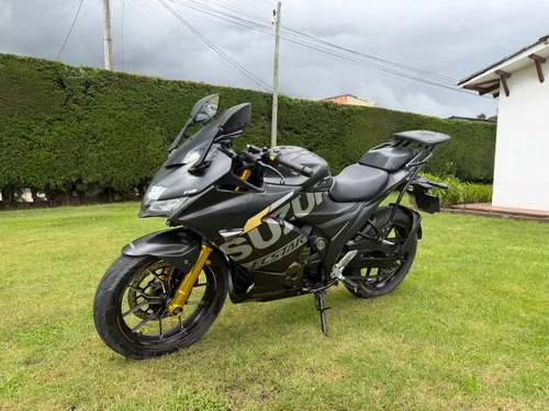 2024 SUZUKI GIXXER 250 SF. ÚNICO DUENO. PAPELES NUEVOS. SOLO 22.000KM