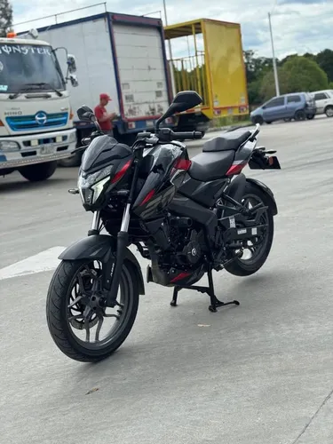 BAJAJ PULSAR NS 200