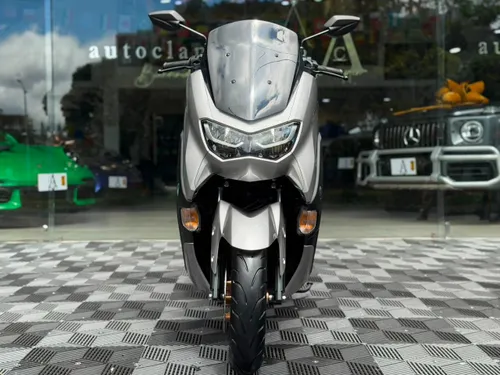Yamaha NMAX 155  2025  4.000 km  Gris Plata Negro  Gasolina