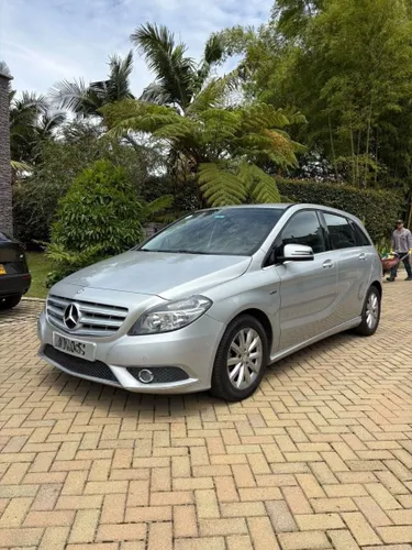 Mercedes Benz B180 2013
