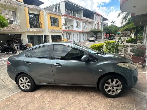 Mazda 2 sedan 2011 aut 1.5