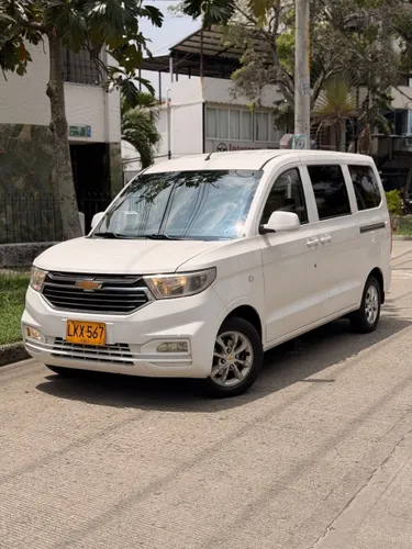 Chevrolet Van N400 modelo 2023 pasajeros