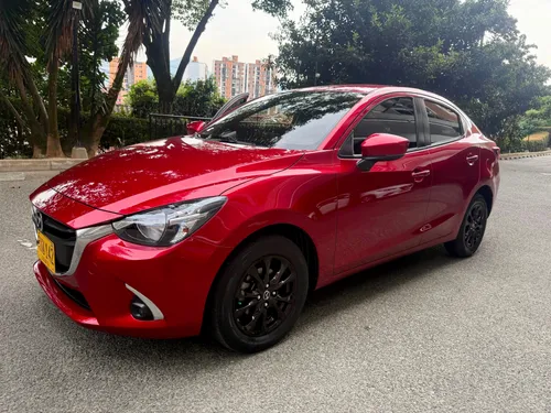 Mazda 2 touring full 2020