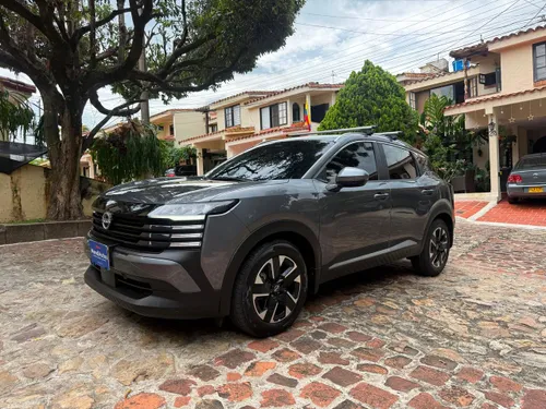 Nissan kicks advance 2025