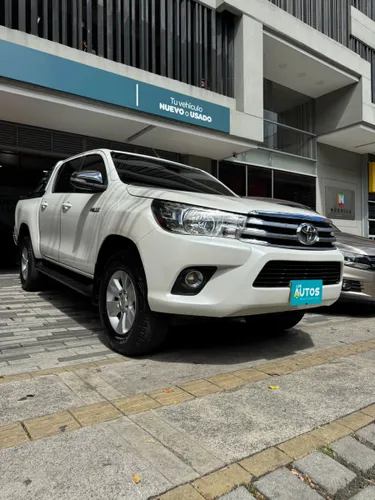 TOYOTA HILUX AT SRV 2.017 2.8 DIÉSEL 4x4