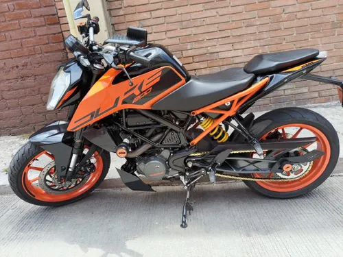 Se vende KTM DUKE 200 NG
