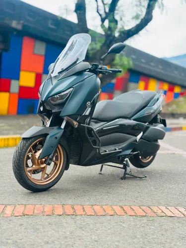 Yamaha XMAX 300 2023  16.500 km  Excelente estado