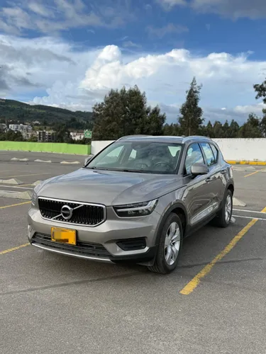 VOLVO XC40 T4 MOMENTUM II
