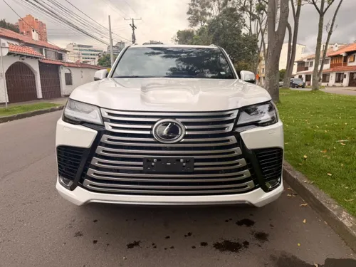 Lexus LX 700h