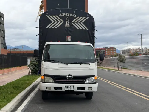 HINO 300 2012 ESTACAS CARPADA