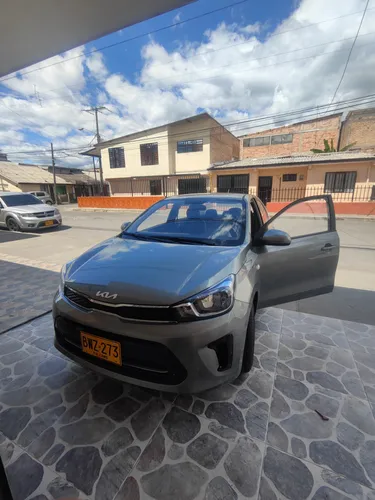 SE VENDE KIA SOLUTO 2026 CON SOLO 700 KM